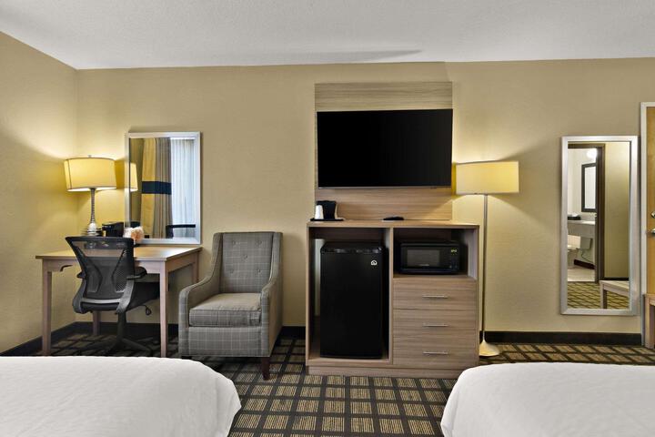 2 Queen Beds