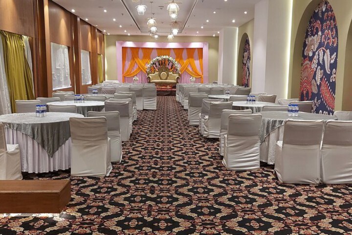 Ballroom/Hall 48 of 93