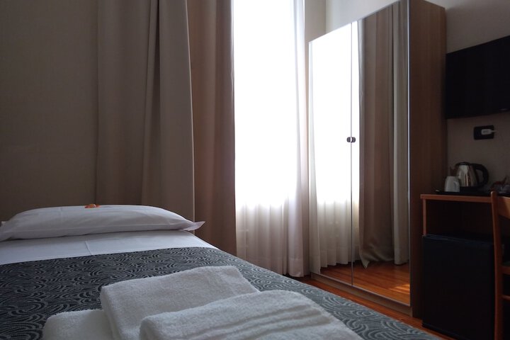 Room 16 of 33