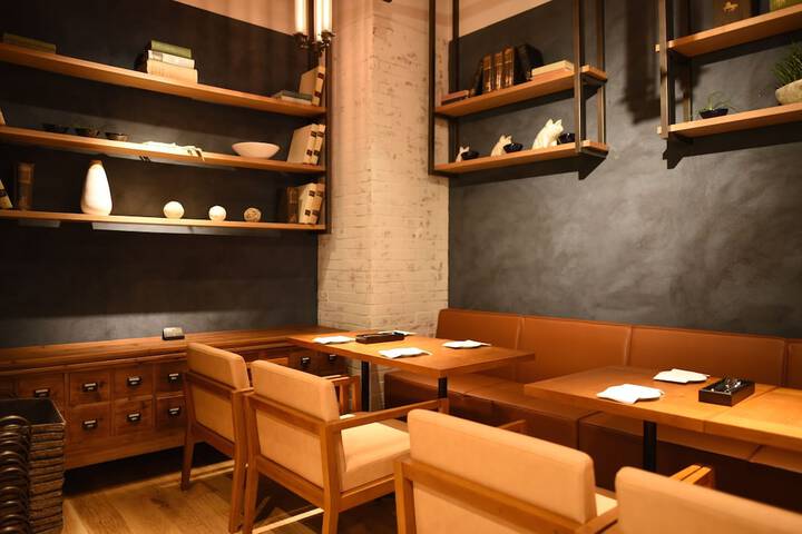 Dining 99 of 107
