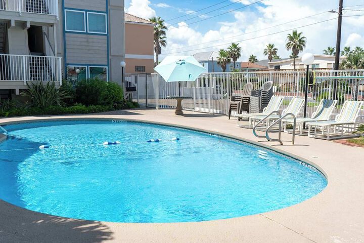 Pool 33 of 65