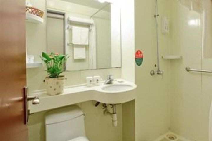 Room 2 of 35