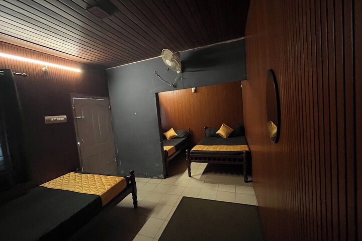 Room 16 of 36