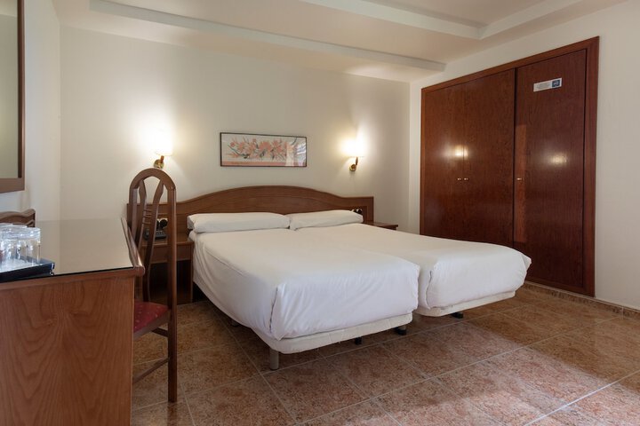 Room 8 of 48