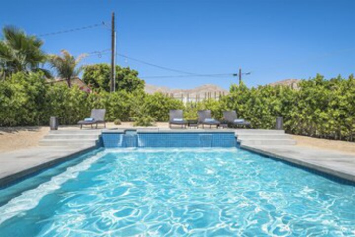 Pool 17 of 33