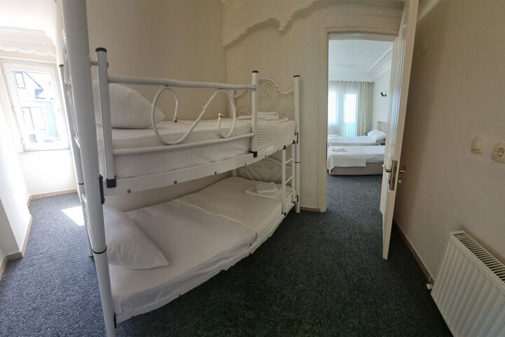 Room 7 of 8