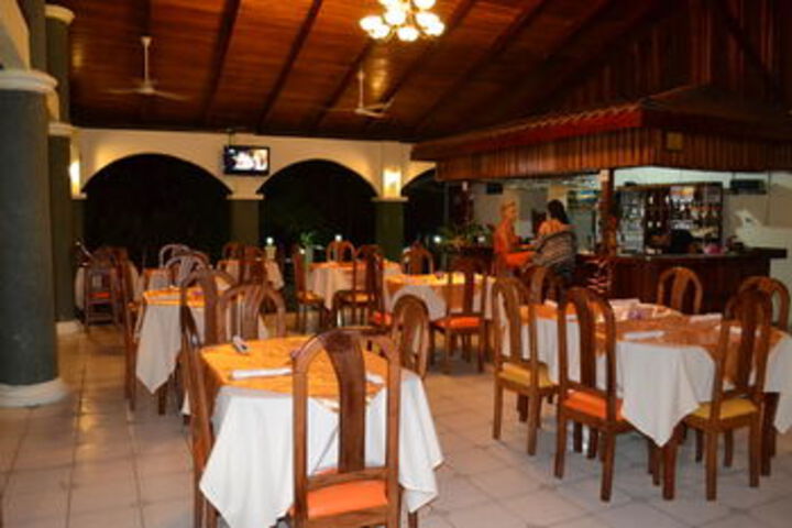 Dining 49 of 56
