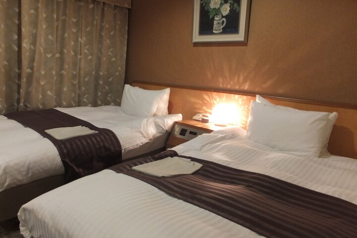 Room 7 of 35