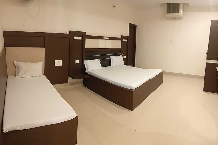 Room 4 of 28