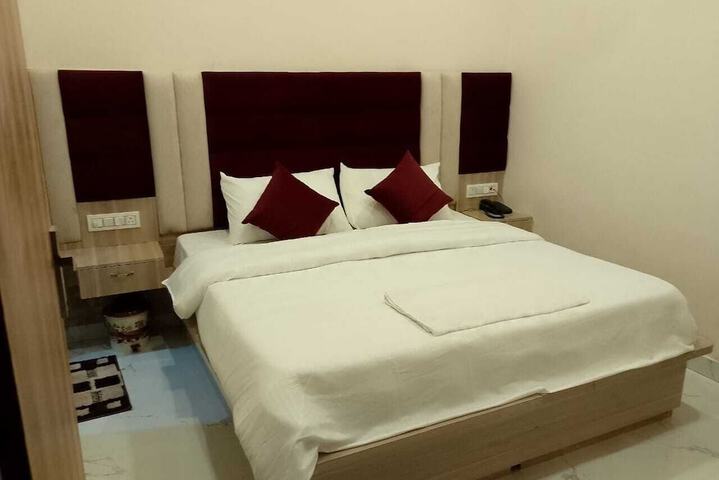 Room 12 of 22