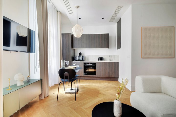 Room 13 of 28