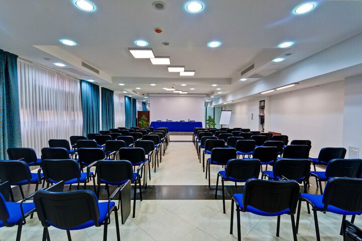 Business Center 80 of 92
