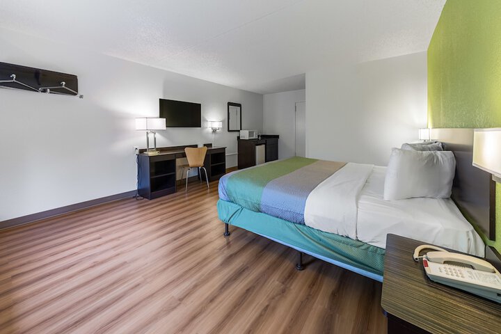 1 King Bed (11 of 13)