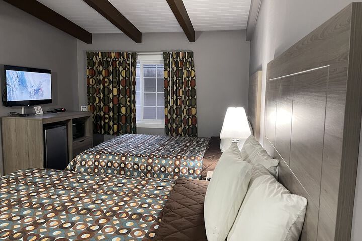 1 Queen Bed (12 of 56)
