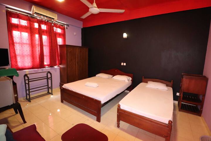 Room 5 of 6