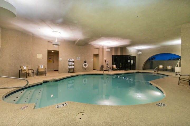 Indoor/outdoor pool