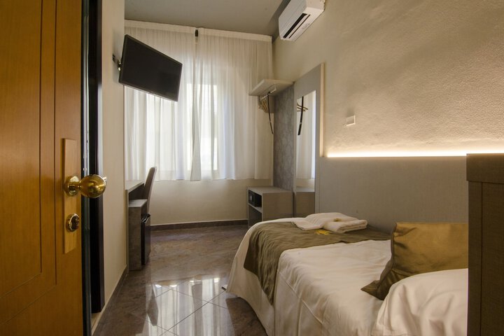 Room 3 of 13
