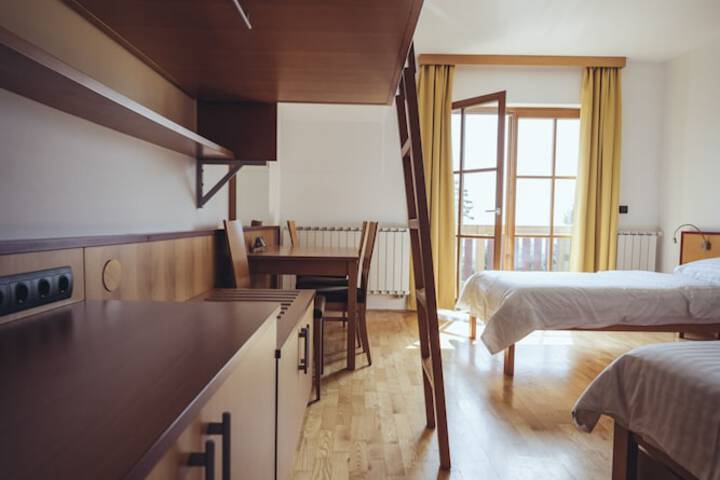 Room 12 of 136