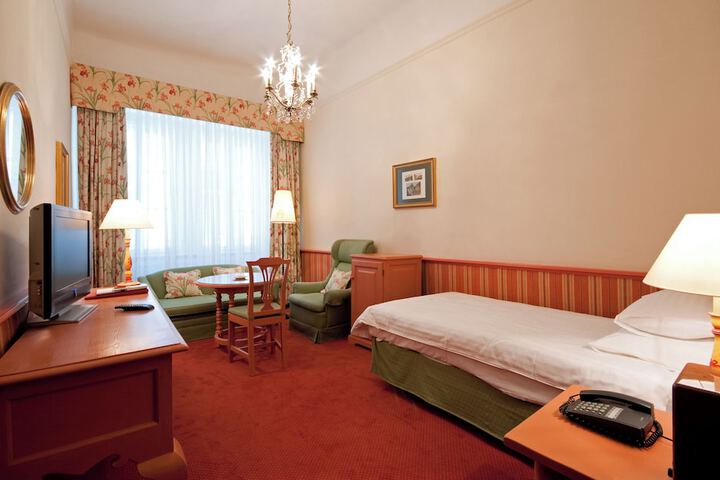 Room 40 of 74