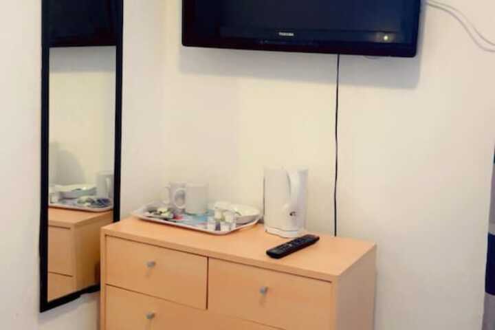 Room 26 of 143