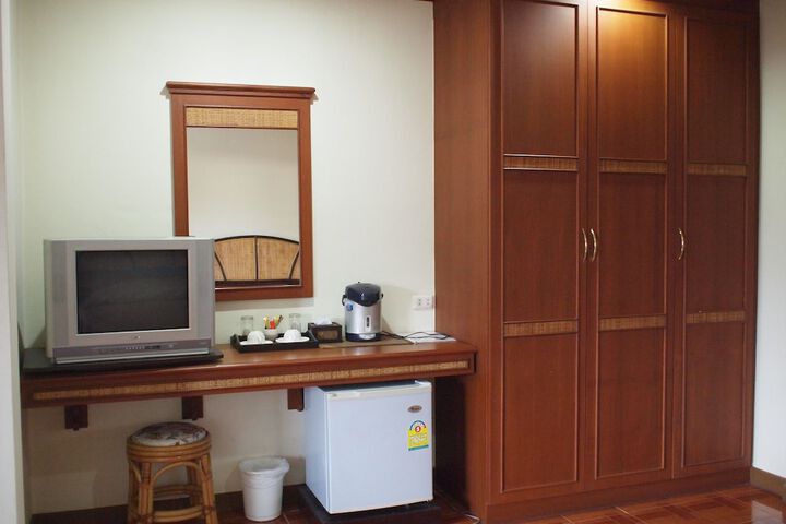 Room 13 of 38