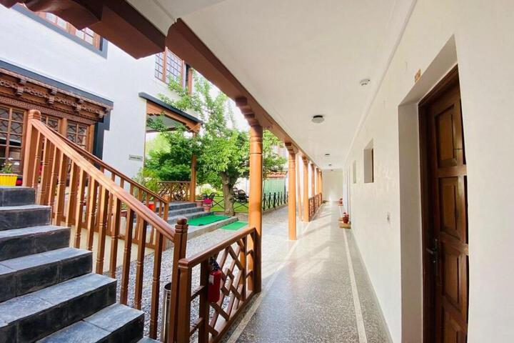 Hotel Kang Lha Chen