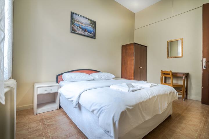 Room 14 of 40