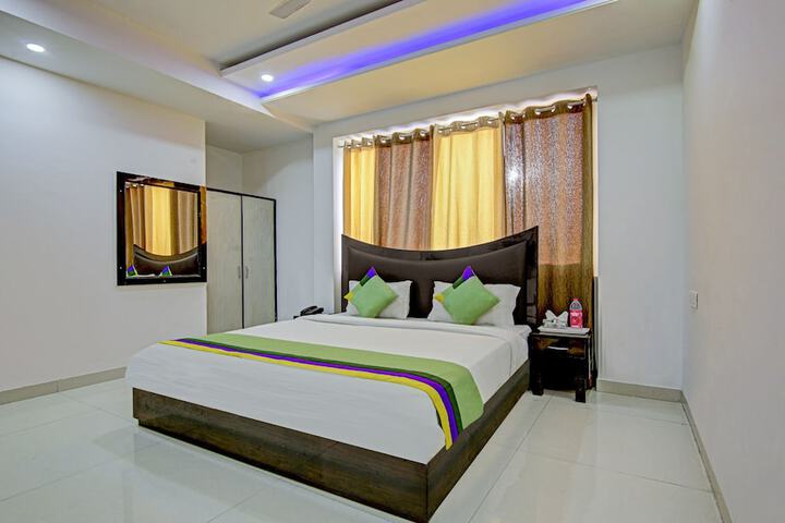 Room 28 of 37