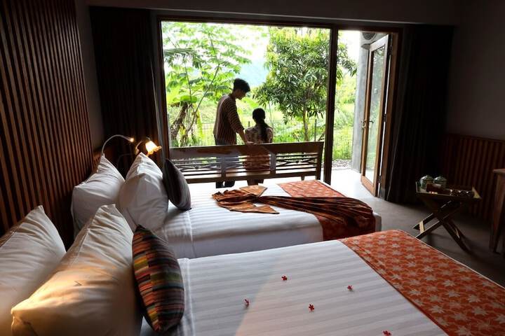 Room 4 of 32