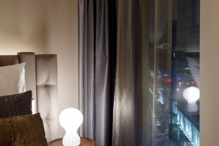 Room 33 of 107