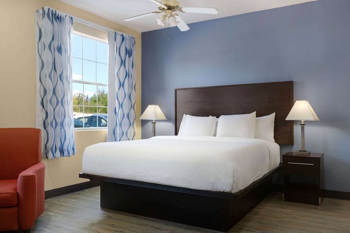 1 King Bed (13 of 20)