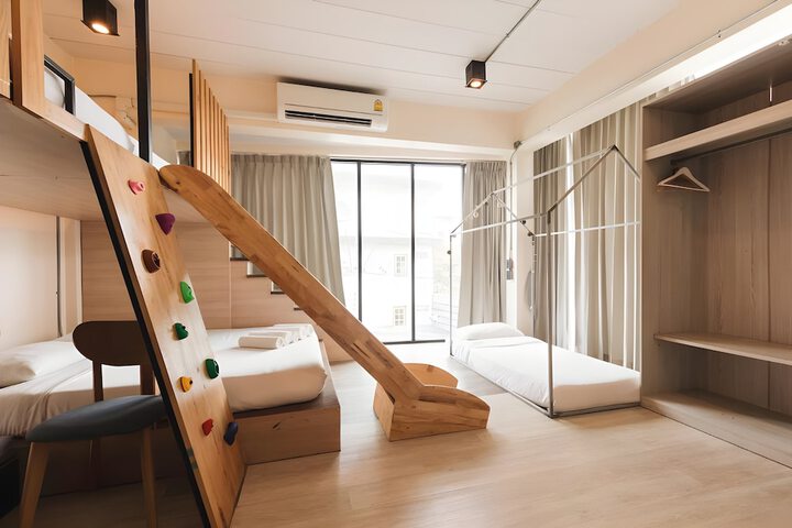 Room 10 of 31