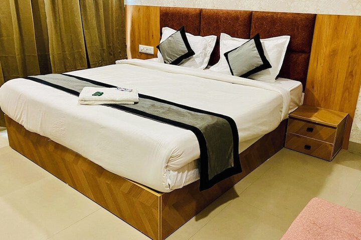 Room 6 of 24