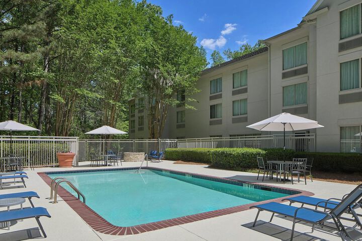 Hotel with Pool