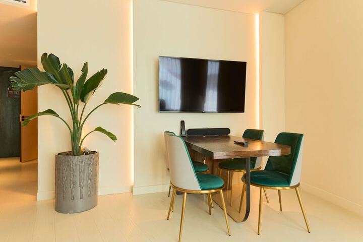 Room 52 of 126