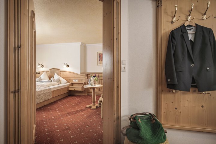 Room 19 of 102