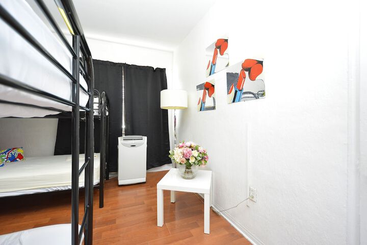 Room 6 of 33