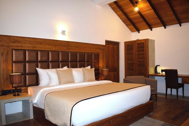 Room 3 of 16