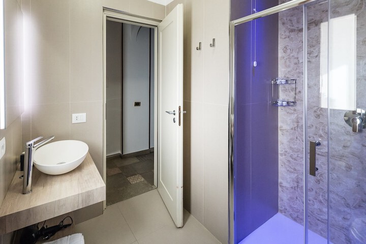Room 27 of 101