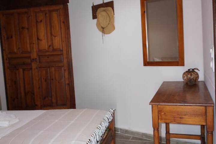Room 26 of 102