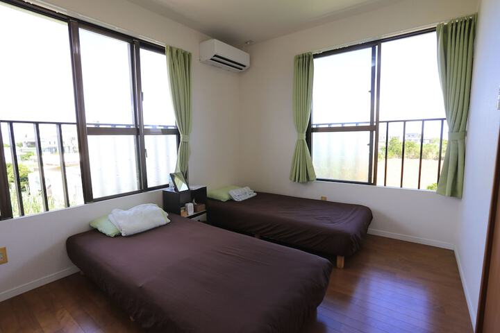 Room 8 of 25