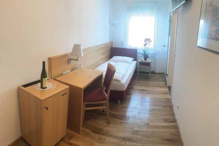 Room 16 of 34