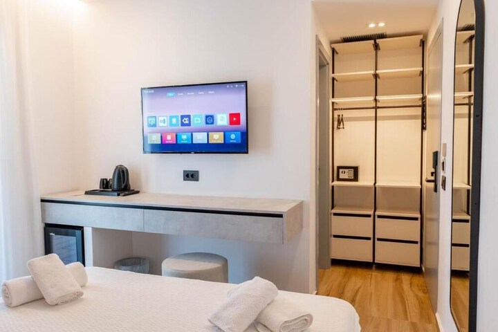 Room 13 of 80