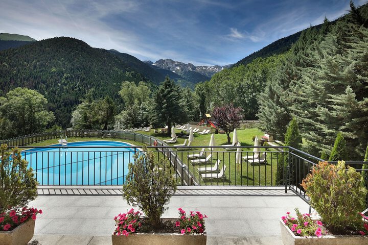 Pools & Facilities