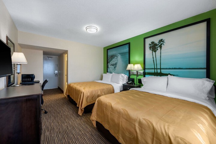 2 Double Beds with View (14 of 19)