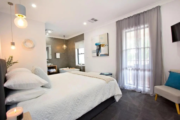 Room 4 of 14