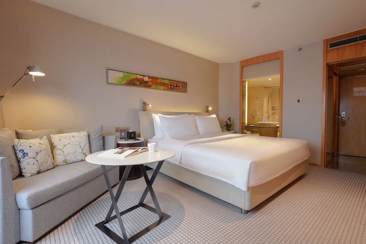 Room 3 of 87
