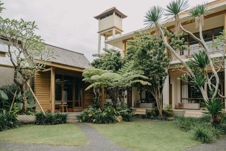 Hotel Exterior 60 of 62