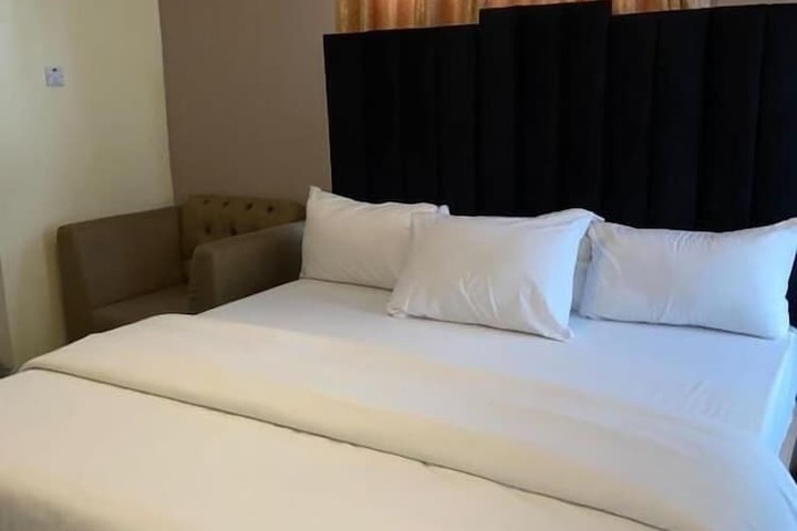 Bamod Hotel and Suites