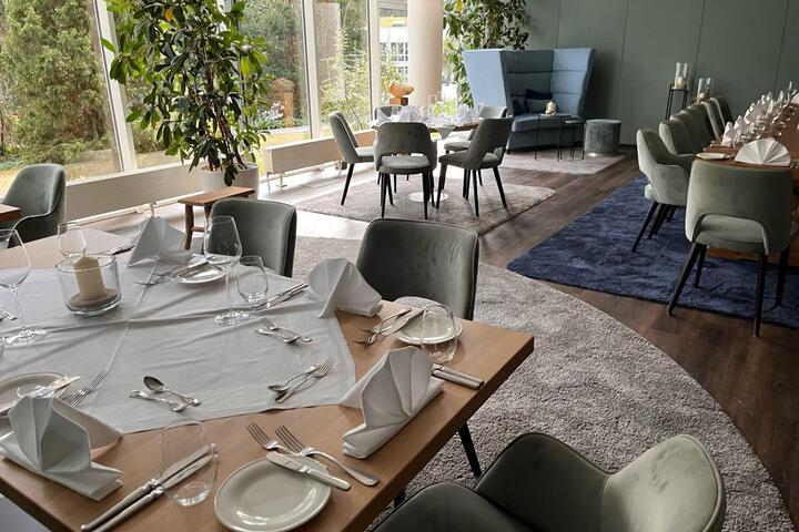 Dining 75 of 165